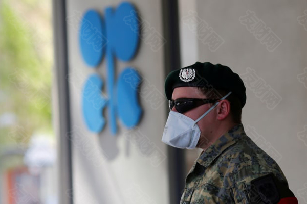 第二波新冠疫情推动OPEC和俄罗斯“正在考虑明年初更大幅度减产”