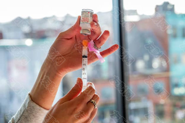 美国新冠疫苗接种人数缓慢上升 疫情开始走向尾声？