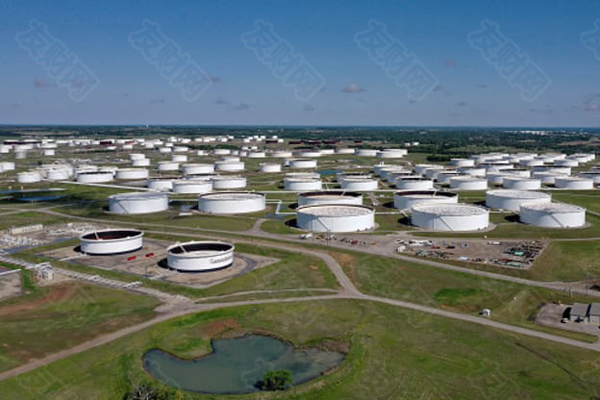俄克拉荷马州库欣的石油储备原油储存设施的空中无人机视图d.jpg