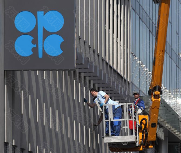 在OPEC+谈判没有达成任何生产协议后 油价跃升至多年高位