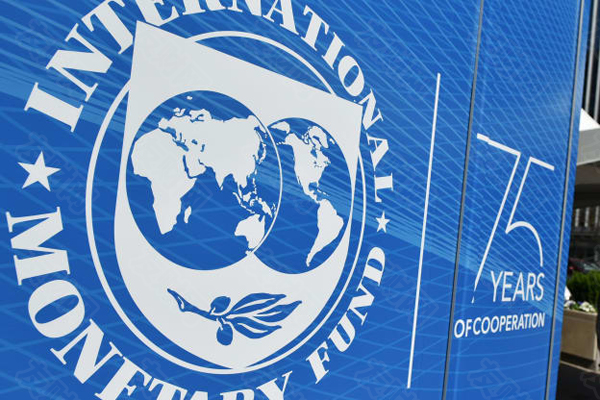 2019年在华盛顿特区的总部大楼外可以看到国际货币基金组织（IMF）的印章d.jpg