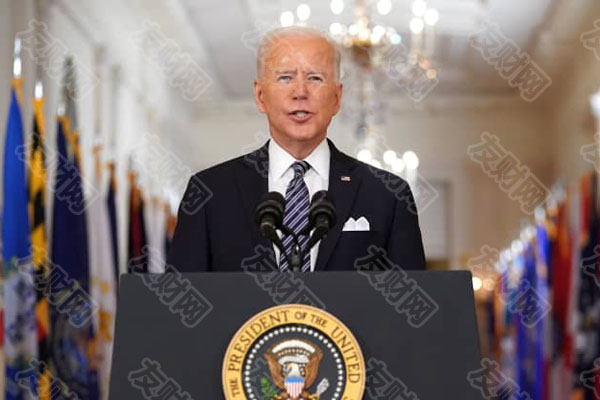 美国总统乔·拜登于2021年3月11日在华盛顿特区白宫东厅举行的Covid-19大流行开始周年纪念日上发表讲话d.jpg