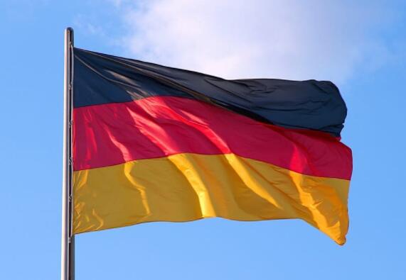 【友财网外汇资讯】-德国计划提供代币化共同基金股份。  德国联邦财政部已经开始进行公开咨询，旨在收集关于引入代币化共同基金份额的反馈意见。  在2021年10月1日之前可以提交反馈意见。  该条例草案允许投资基金在区块链上发行代币化单位。  其作者警告说，当其他欧洲司法管辖区转向代币化时，德国金融业可能会处于不利地位。更多区块链消息，请关注下载区块天眼APP，全球区块链监管查询APP。  一个代币代表一定数量的受监管基金的股份。代币化有很多好处，比如能够降低进入门槛，并削减与新投资者相关的管理成本。  引入代币化共同基金的举措是区块链和加密货币在这个最富有的欧盟国家获得合法性外衣的最新迹象。  一项新的德国法律于8月2日生效，允许机构导向的基金将其总持有量的20%投资于加密货币。  据U.Today报道，总部位于法兰克福的资产管理公司Union Investment在今年早些时候进行了试点测试，现在它宣布将把比特币加入各种基金。  （来源：中金网）