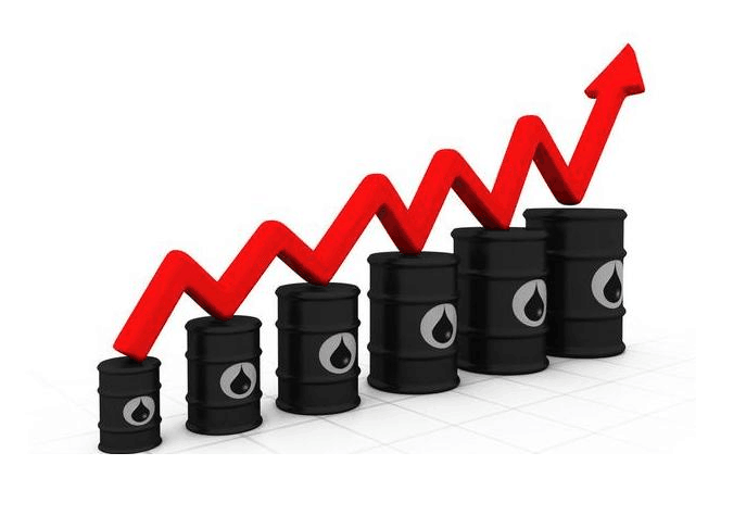 【友财网外汇资讯】-今天(9日)24时，国内新一轮成品油调价窗口将开启。多家机构预计，本轮调价周期国内油价大概率将上调，这将是今年以来第13次上涨。  隆众资讯成品油分析师刘炳娟指出，疫情期间维修延误及多年来投资不足，导致OPEC部分成员国难以提高产量，供应预期依然偏紧。全球最大的独立石油交易商维多预计，由于以天然气为代表的能源短缺推动其他燃料的需求，今年冬季全球石油需求将进一步攀升50万桶/天。  高盛也表示，如果事实证明今年北半球冬季比通常情况更寒冷，油价就可能飙升至90美元/桶。国际天然气供应趋紧、价格持续上涨，使得天然气在发电方面的价格优势减弱，提振原油市场气氛。  隆众资讯测算，截至10月7日，原油综合变化率为6.76%，对应上调幅度为270元/吨。卓创资讯测算，截至10月7日收盘，国内第9个工作日参考原油变化率为7.15%，预计汽柴油上调315元/吨。  中宇资讯预计，10月9日24时成品油零售限价上调310元/吨。以当前估价幅度测算，私家车方面，按一般油箱50L的容量估测，调价后加满一箱汽油将多花11.2元。  据中新经纬梳理，今年以来，国内成品油价格已进行了十八轮调整，呈现“十二涨三跌三搁浅”的格局，汽油总计上调了1355元/吨，柴油总计上调了1305元/吨。  卓创资讯统计显示，在2021年12次油价上调中，最大上调幅度为2月18日24时的汽、柴油每吨分别上调275元、265元。若此次成品油零售限价上调能以315元/吨左右幅度兑现，将刷新年内最大涨幅纪录。  根据安排，下一轮成品油调价窗口将于2021年10月22日24时开启。刘炳娟预计，目前原油市场依然是利好因素主导，高位运行姿态未改，预计下一轮成品油调价上涨的概率较大。  中宇资讯分析师潘文婧认为，从国内市场来看，本轮调价后，在环保检查结束前，国内油品将高价持稳，主营市场针对原油价格及供应将进入观望阶段：若原油需求缺口得以满足，原油价格将回落，主营报价亦将随之走低，但若原油持续炒涨，主营亦将跟涨。  （文章来源：中新经纬）
