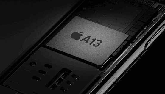 【友财网外汇资讯】-在10月份MacBook Pro发布会释出M1 Pro及M1 Max这一手“王炸”之后，苹果并未准备停止在自研芯片上的前进步伐。 据9to5Mac近日援引 The Information 的报道，苹果计划在未来几年内推出性能更强的第二代和第三代Apple Silicon芯片。  其中，2022年推出的第二代Apple Silicon芯片将会采用改进版的5nm工艺，因此较当前的M1系列在性能(或指单个核心)和能效方面的提升相对有限，预计新一代MacBook Air将率先采用。  不过在一些性能释放水准更高的机器——比如台式Mac上，苹果可能会以现有的M1 Pro/M1 Max为基础扩展出两个Die的芯片，即本质上形成双M1 Max设计，从而使其(多核)性能实现翻倍。  关于这一点此前彭博社记者Mark Gurman也曾做过类似爆料，他表示苹果最高端的芯片或将采用四个 Die 的设计。所以本质上近两代的Apple Silicon芯片设计可能都是在M1基础上的排列组合。  而再接下来，苹果计划最快于2023年推出由台积电代工的3nm Mac芯片，也就是第三代Apple Silicon芯片，内部代号分别为“Ibiza”、“Lobos”以及“Palma”。这些芯片最多将采用四个Die的设计，最高集成40核 CPU。  并且预计2023年iPhone所搭载的A系列芯片也将转向3nm工艺。  （文章来源：雷锋网）