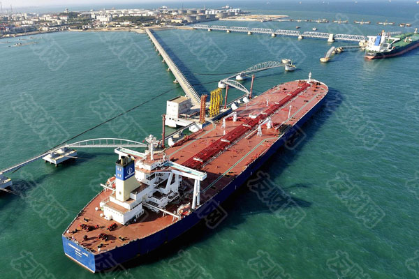 中国山东青岛的原油进口港石油d.jpg