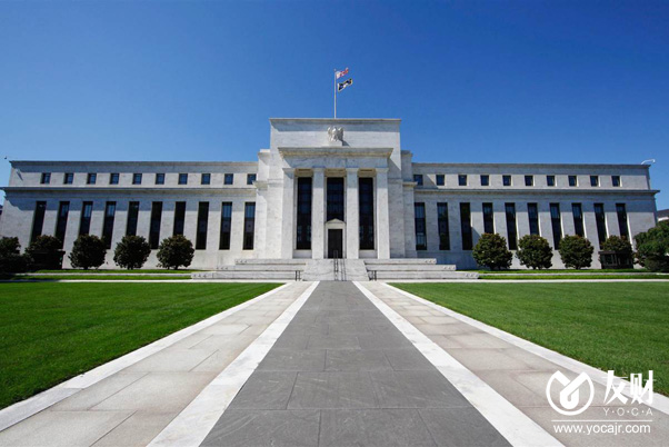 美联储是美国联邦储备委员会的简称，其职能实际上就是美国的“中央银行”。它负责制定美国的货币政策，通过三大杠杆手段调节美国经济。