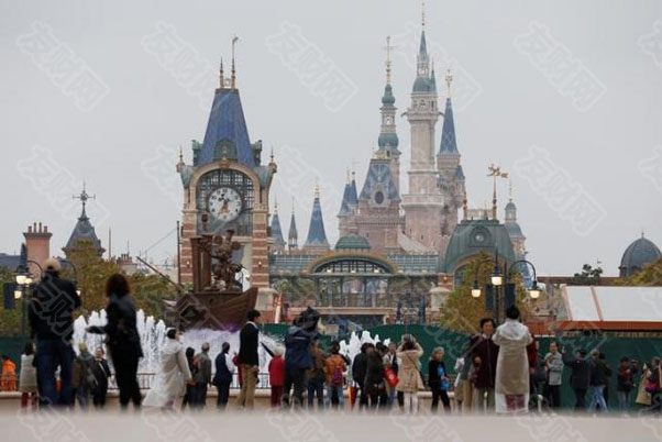 上海迪士尼今日开园迎客！超20万人蹲守直播 年卡7月预约已满！