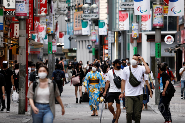 周一(7月4日)，日本第二大电信运营商KDDI的股价开盘后一度大跌近4%，此前该公司在周末刚刚经历了历史上最大的一次通讯故障，导致全日本3915万手机用户无法正常通信——这一数字已相当于日本总人口的近1/3。