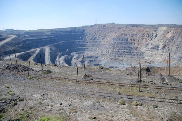 中国巴彦鄂博稀土矿。这个矿是世界上最大的稀土矿床之一d (2).jpg