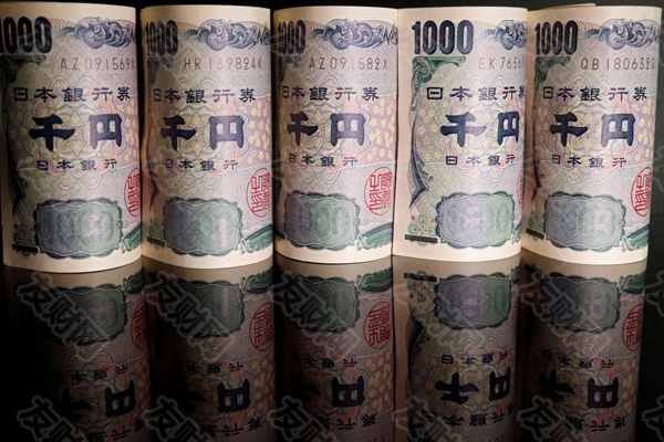 日本央行政策转变后 日元扩大涨幅至6月以来最强水平