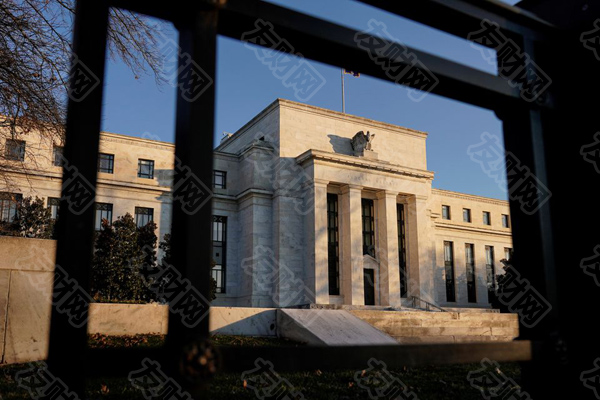 美联储官员认为：尽管银行业面临压力 但降低通胀仍有更多工作要做