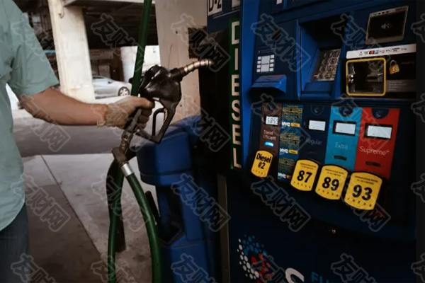 全球汽油价格飙升 这可能是新一轮通胀的预兆