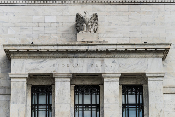 在债券收益率飙升后 美联储官员将再次暂停加息