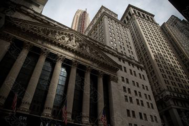 纽约社区银行因房地产风险冲击市场而暴跌46%