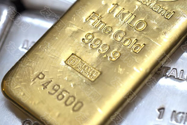 美联储降息预期推动银价飙升 黄金价格继续刷新历史记录