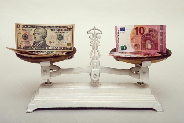欧元触及五个月低点 引发有关欧元兑美元平价的讨论