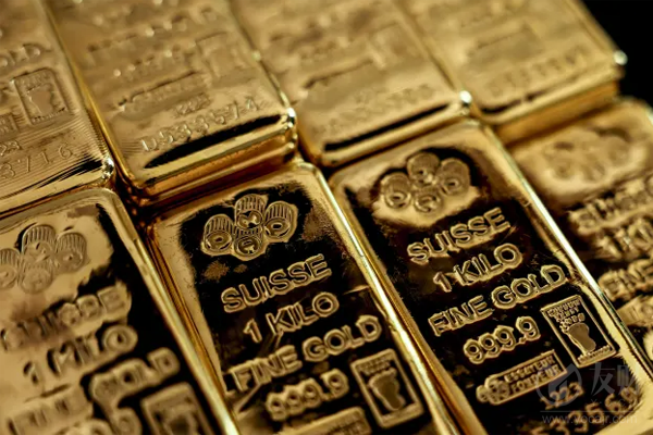 黄金在近两年最大单日跌幅后再次下跌
