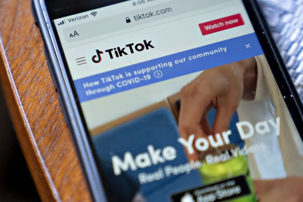 特朗普通过行政命令批准TikTok交易 万斯表示该业务价值140亿美元
